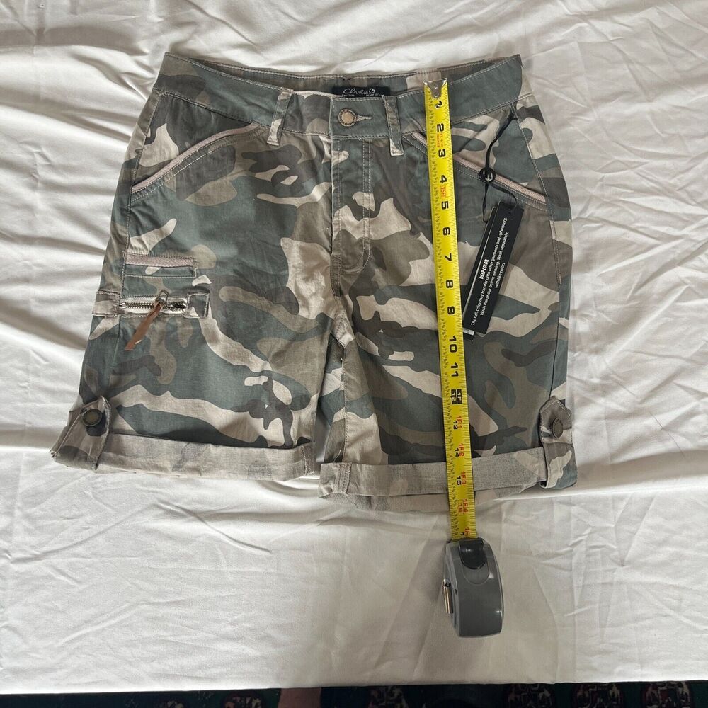 CHARLIE B Cuffed Cargo Shorts Green Tan Camo Zipper Pockets Womens 28 Waist - Picture 11 of 11